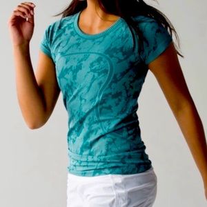 Lululemon Swiftly Tee size 6- Green